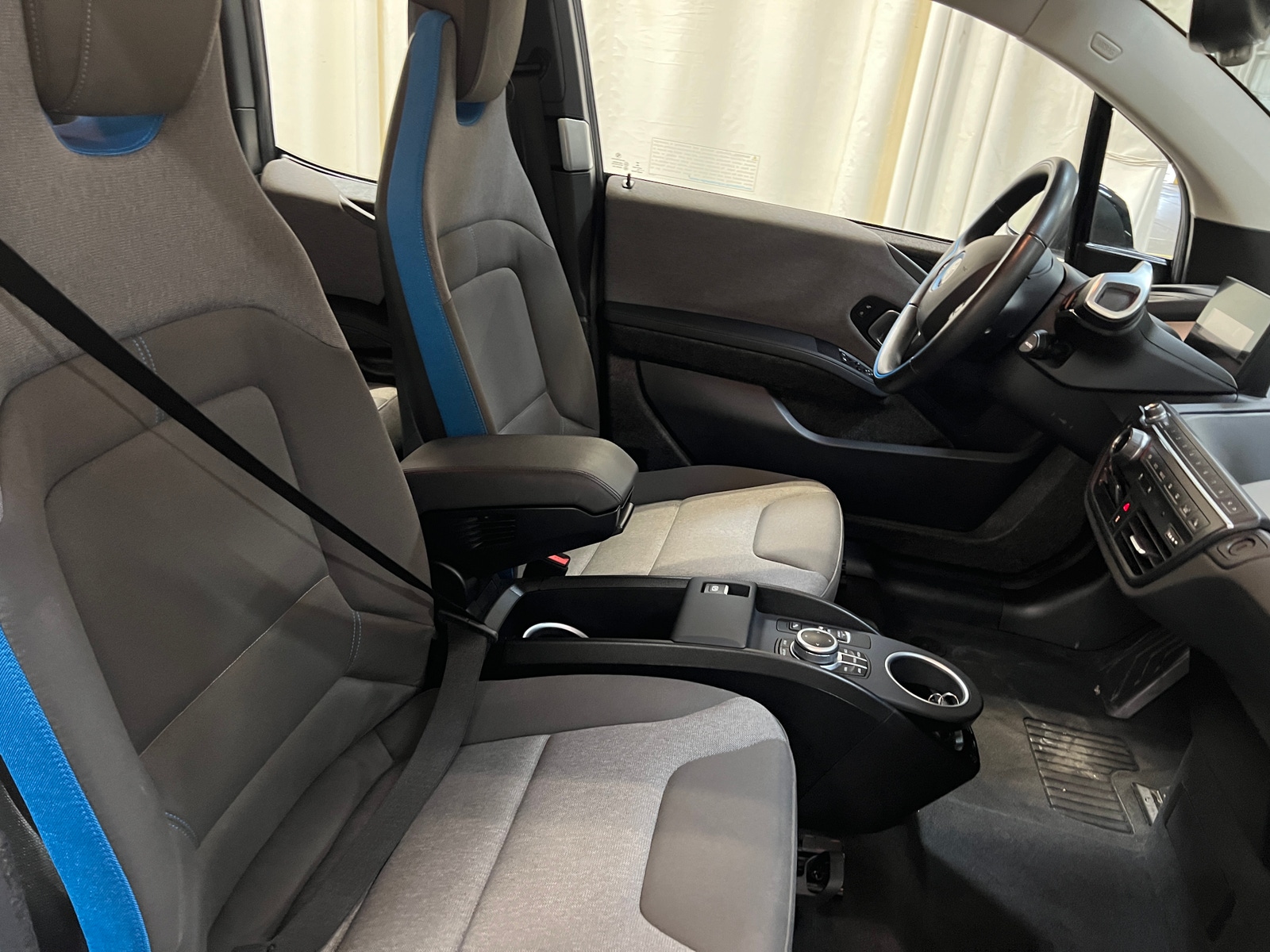 Thumbnail: 2019 BMW i3 - 2