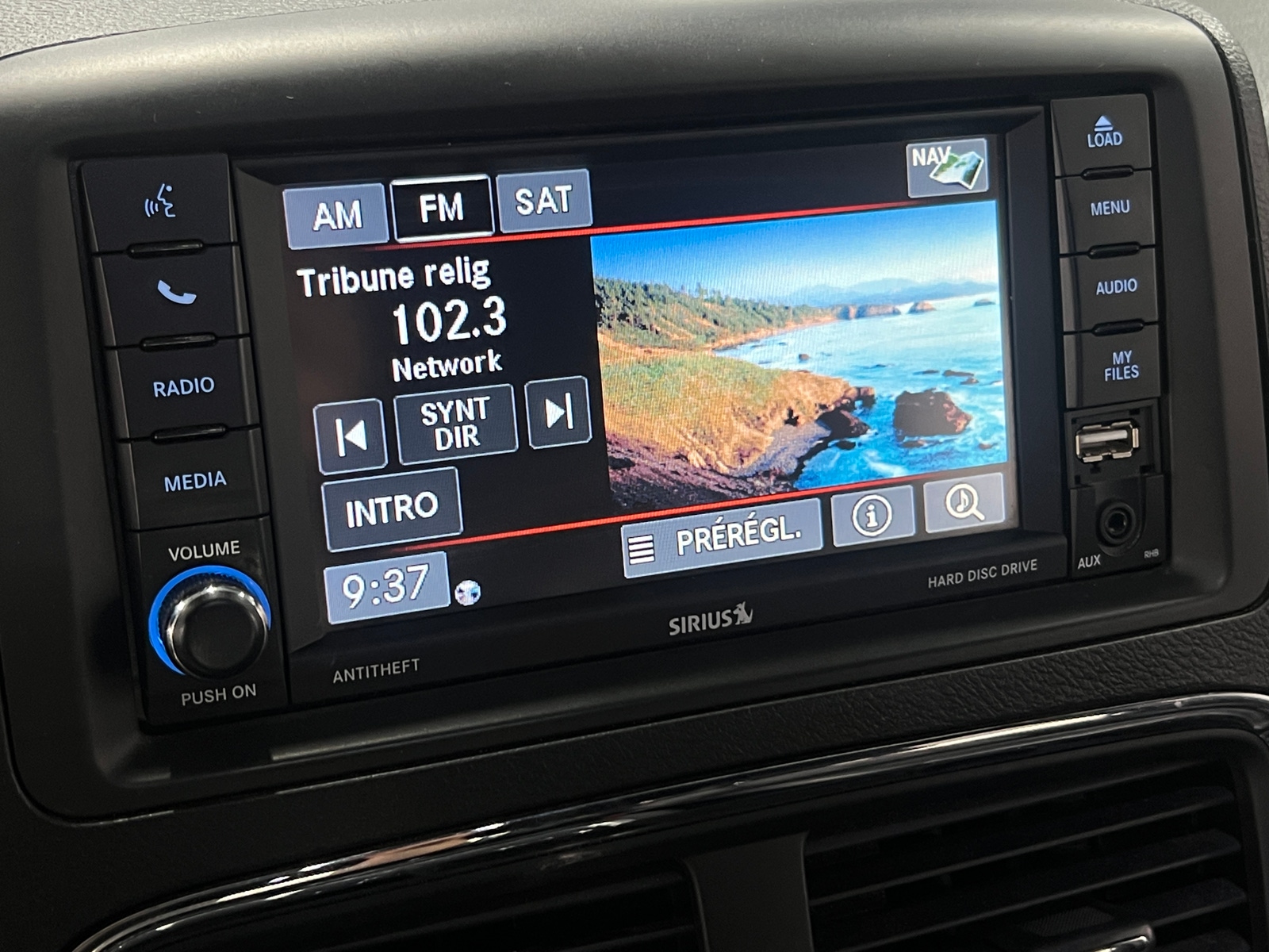 Thumbnail: 2017 Dodge Grand Caravan - 3