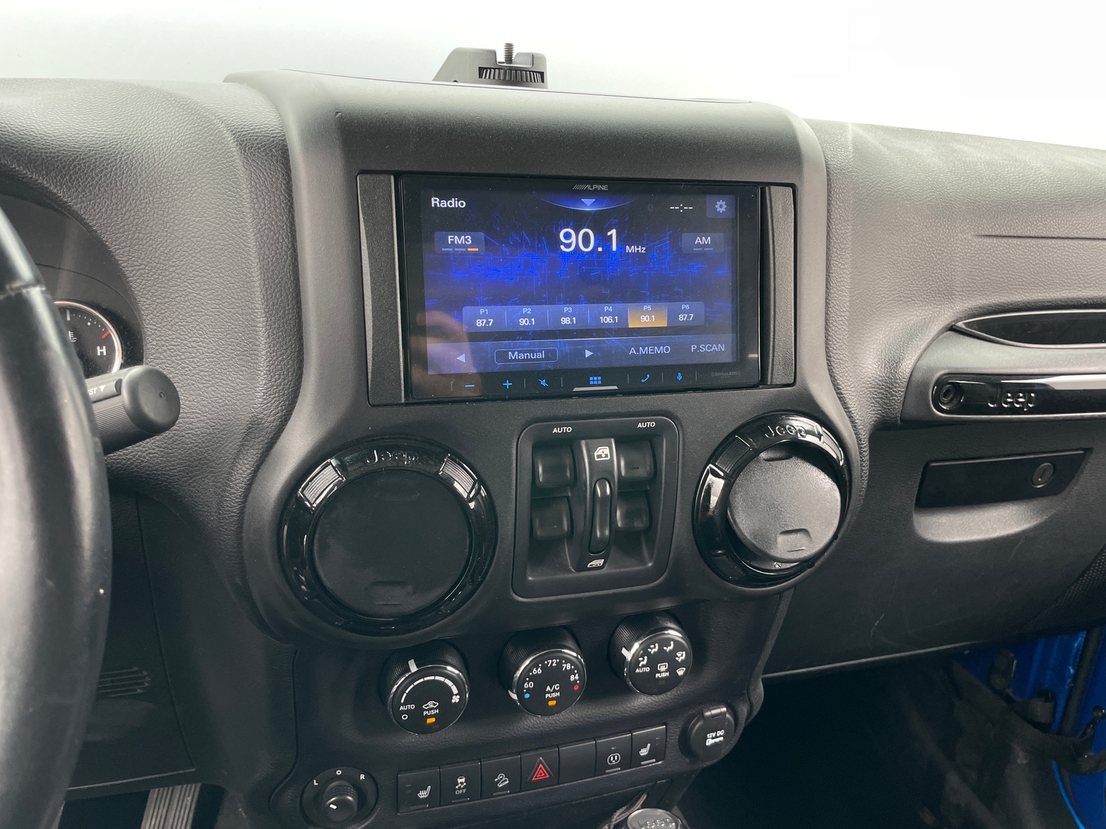 Thumbnail: 2015 Jeep Wrangler - 3