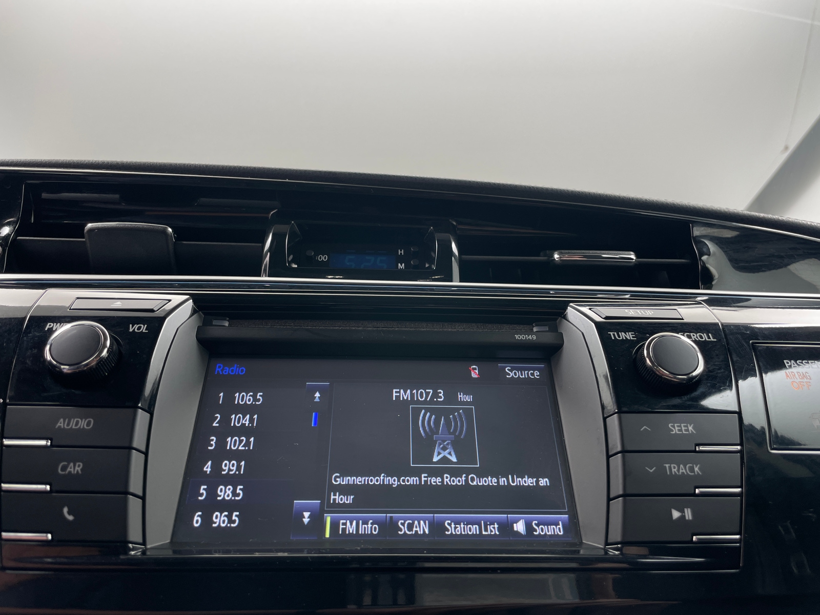 Thumbnail: 2015 Toyota Corolla - 4