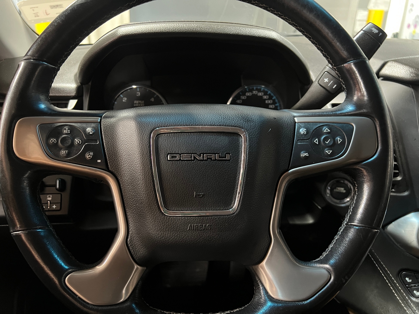 Thumbnail: 2019 GMC Yukon XL - 4