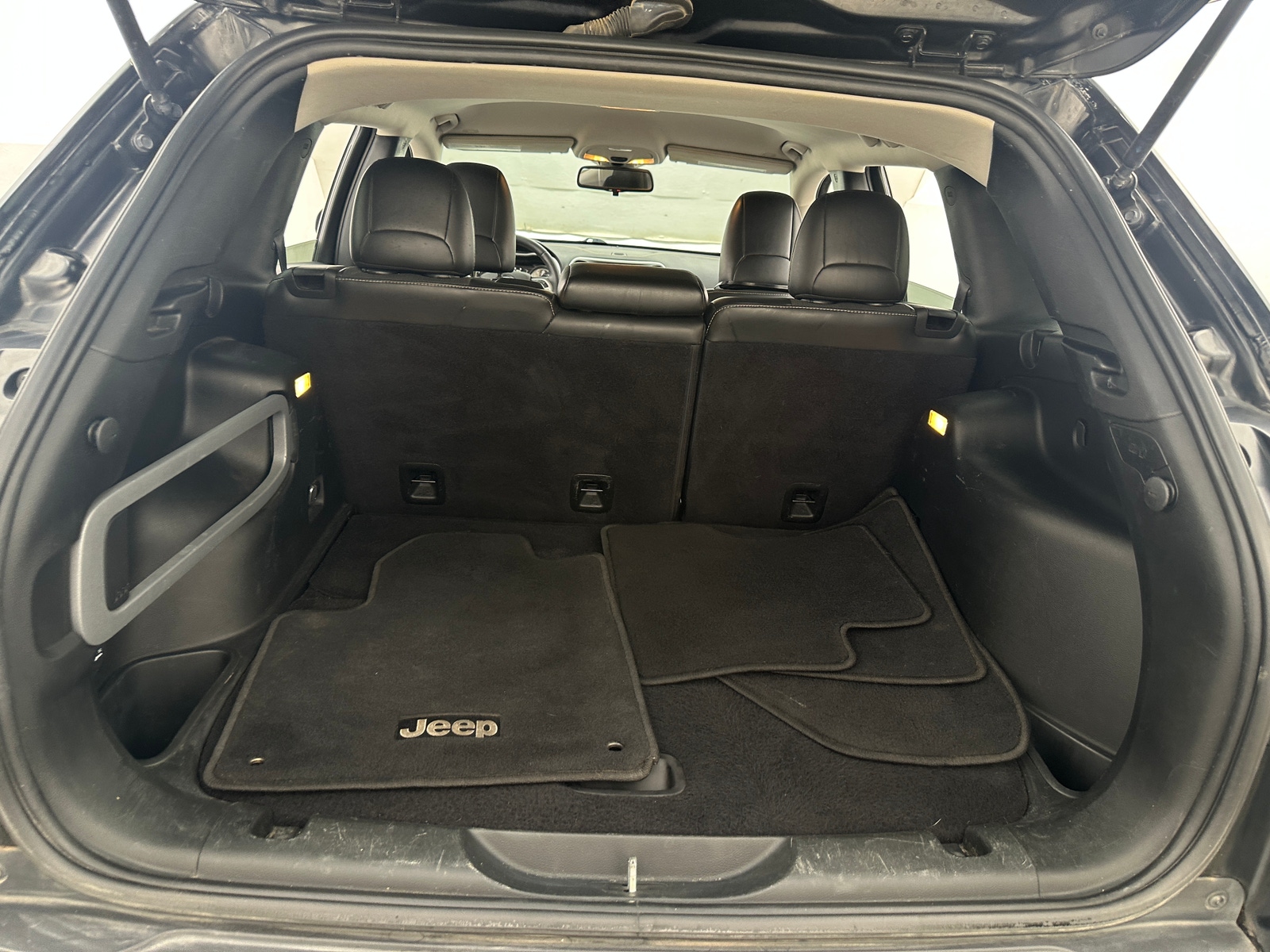 Thumbnail: 2018 Jeep Cherokee - 7