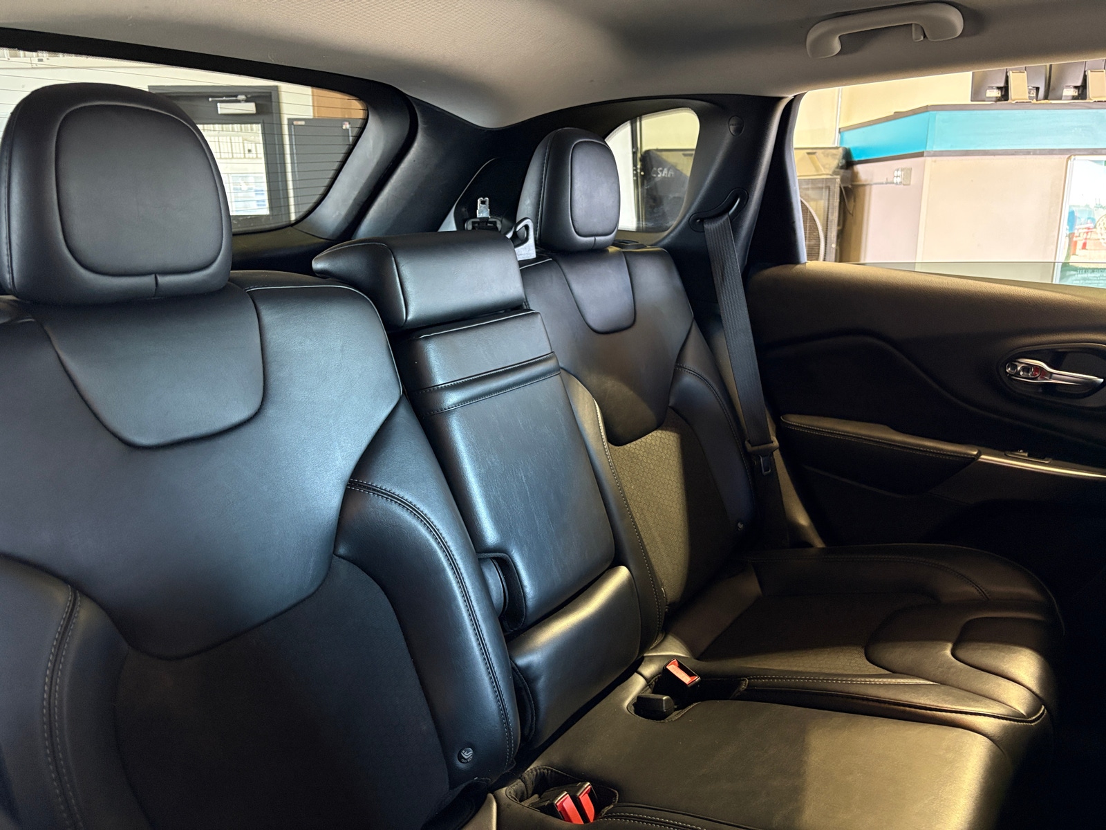 Thumbnail: 2019 Jeep Cherokee - 6