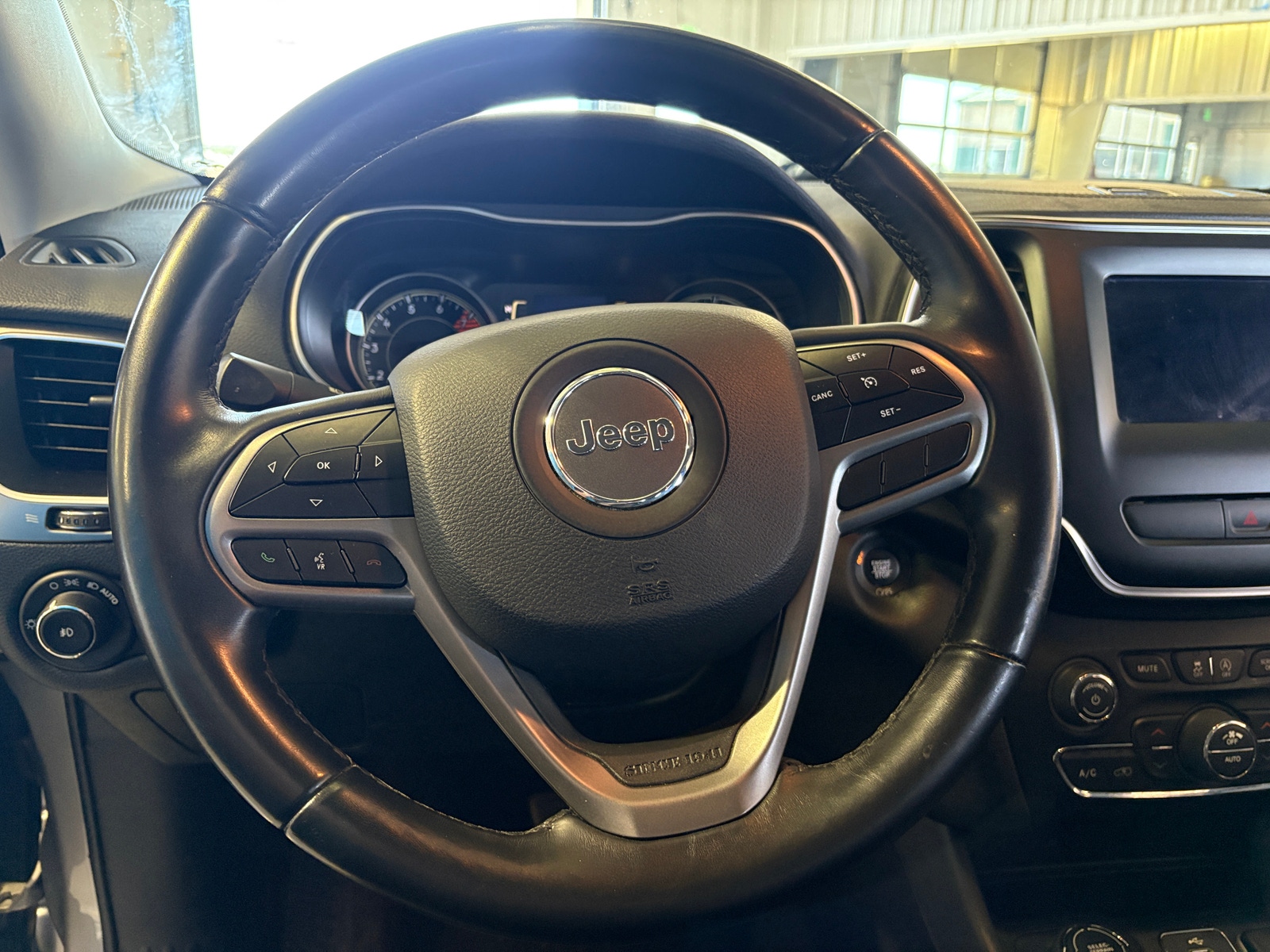 Thumbnail: 2019 Jeep Cherokee - 5