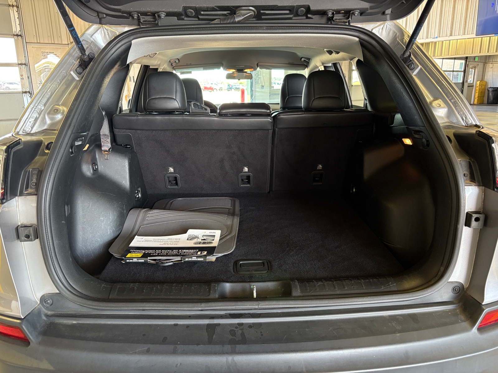 Thumbnail: 2019 Jeep Cherokee - 7