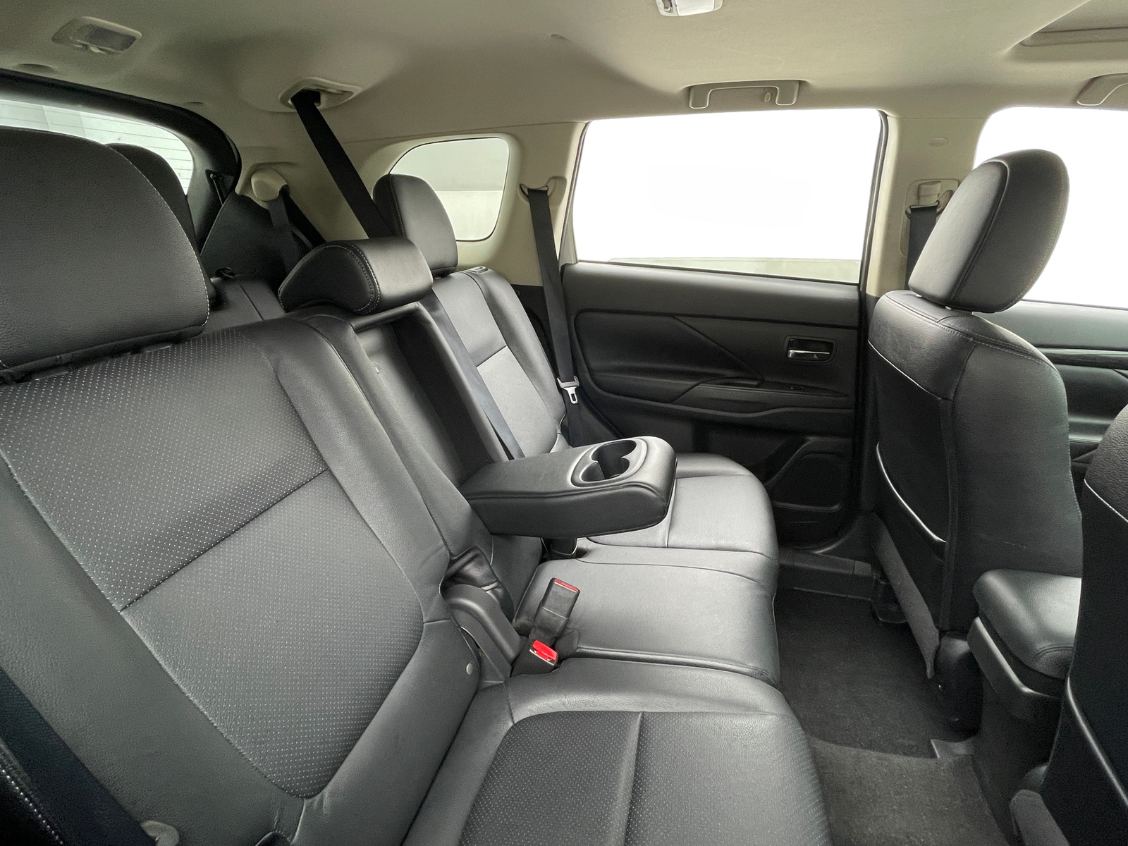 Thumbnail: 2016 Mitsubishi Outlander - 5