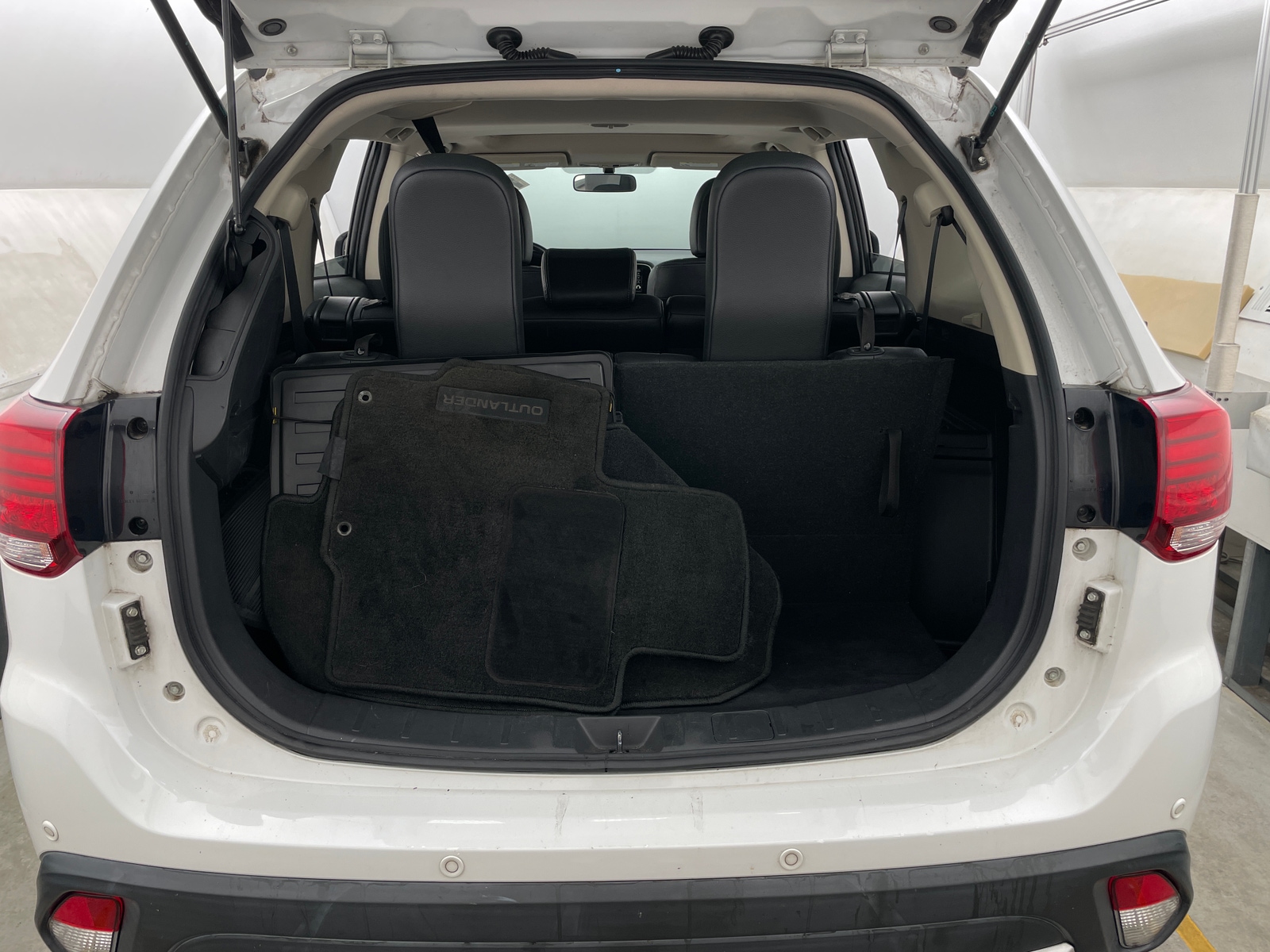 Thumbnail: 2016 Mitsubishi Outlander - 6