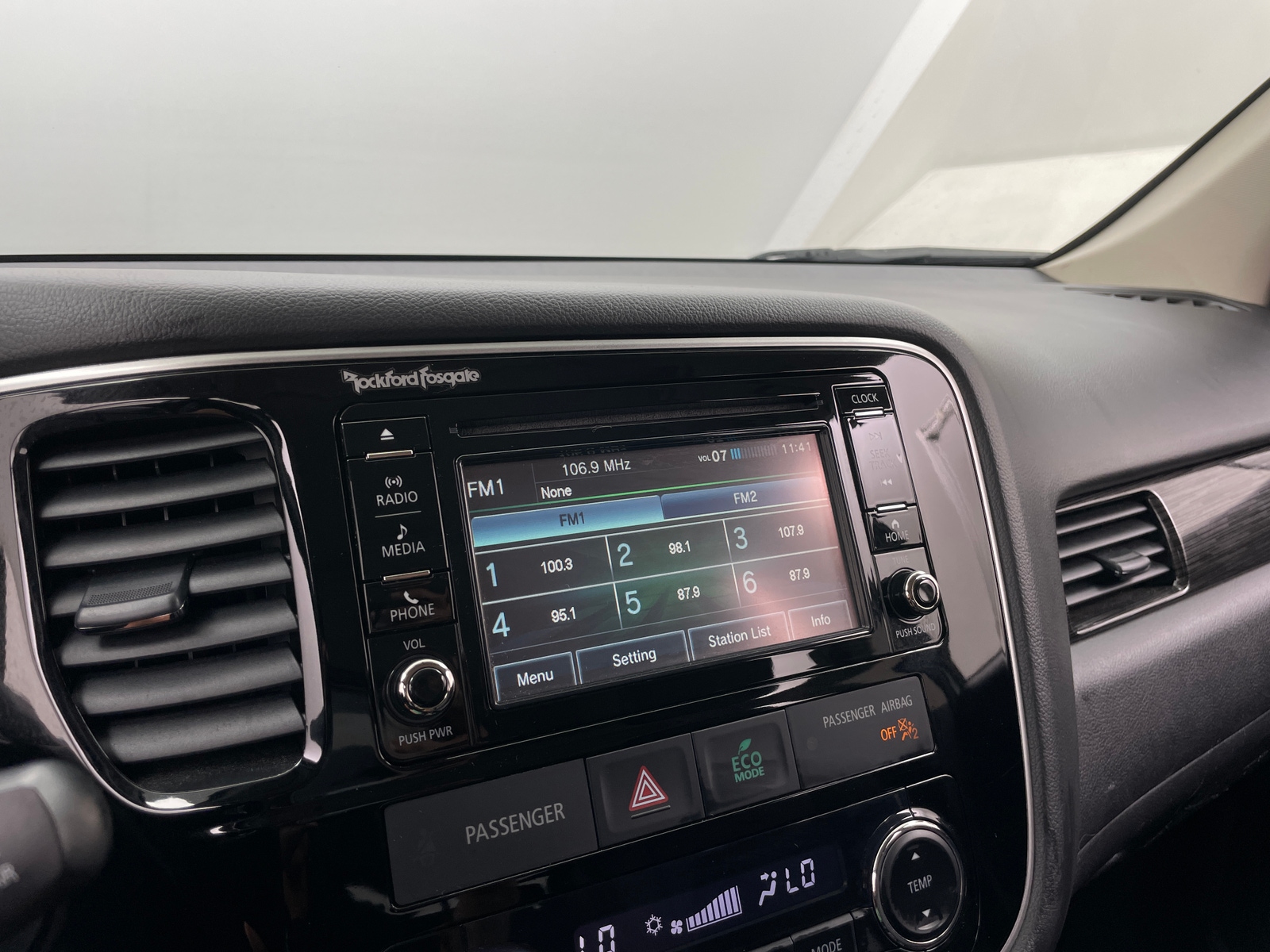 Thumbnail: 2016 Mitsubishi Outlander - 3