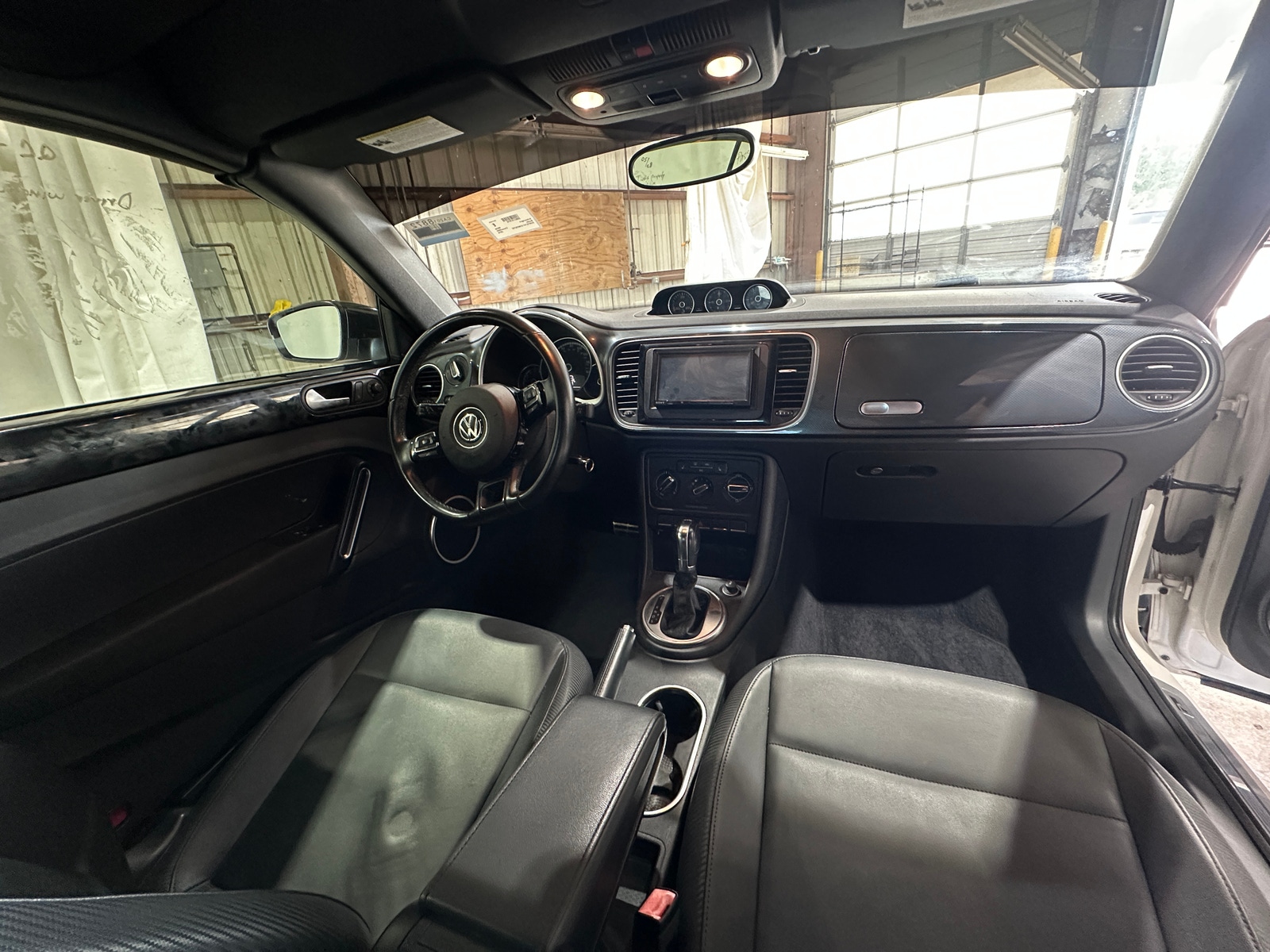 Thumbnail: 2014 Volkswagen Beetle - 3