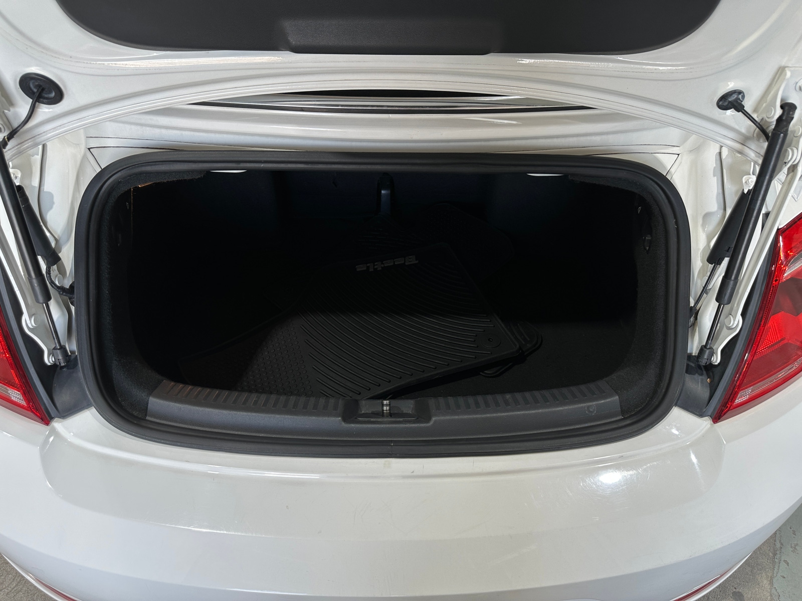 Thumbnail: 2014 Volkswagen Beetle - 7
