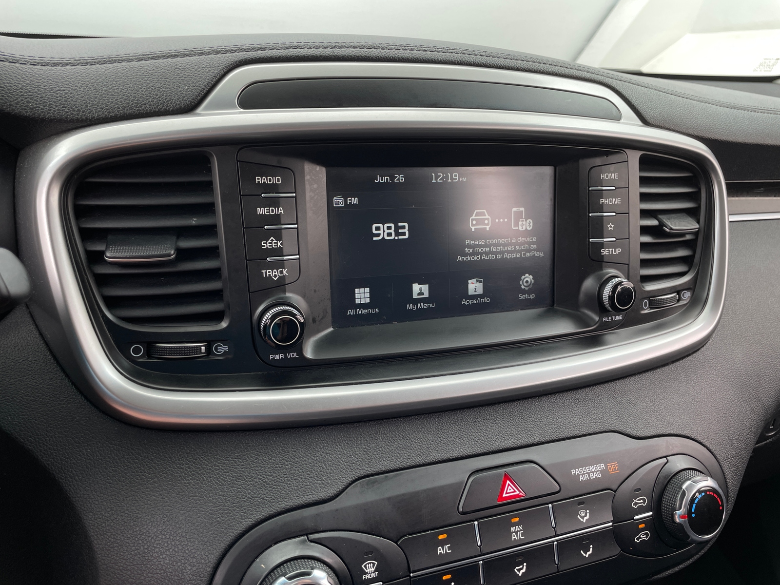 Thumbnail: 2019 Kia Sorento - 4