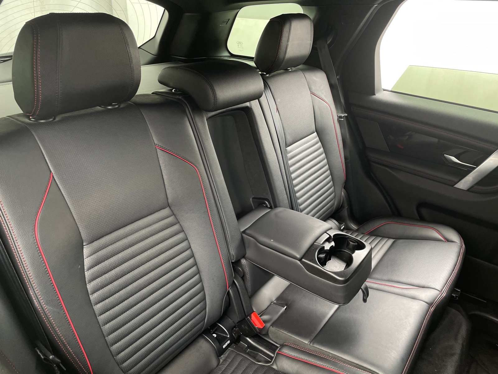 Thumbnail: 2020 Land Rover Discovery Sport - 5