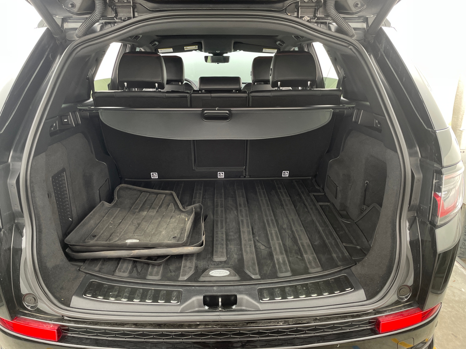 Thumbnail: 2020 Land Rover Discovery Sport - 6