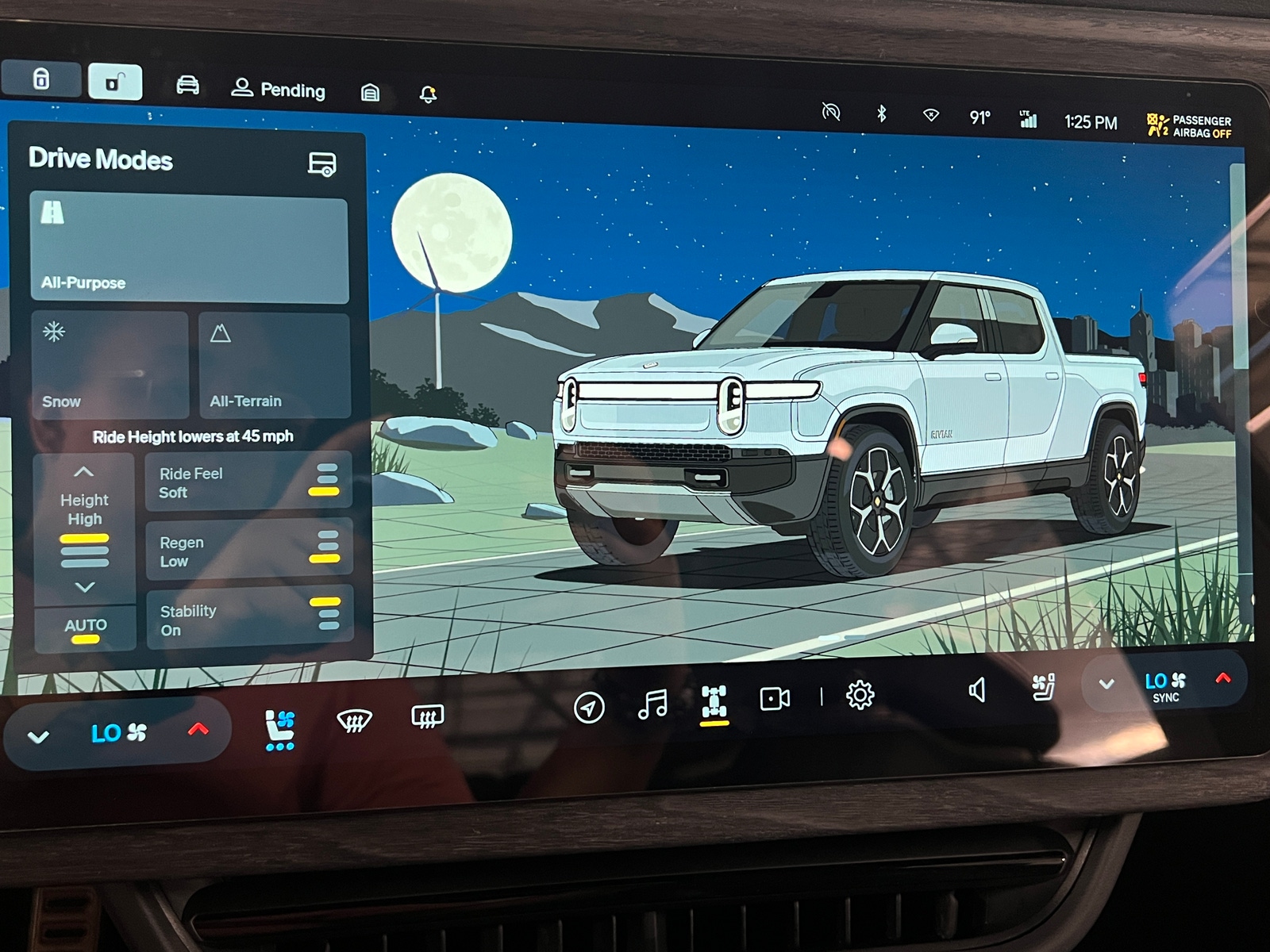 Thumbnail: 2024 Rivian R1T - 3