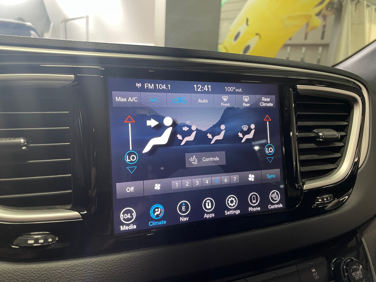 Thumbnail: 2020 Chrysler Pacifica - 3