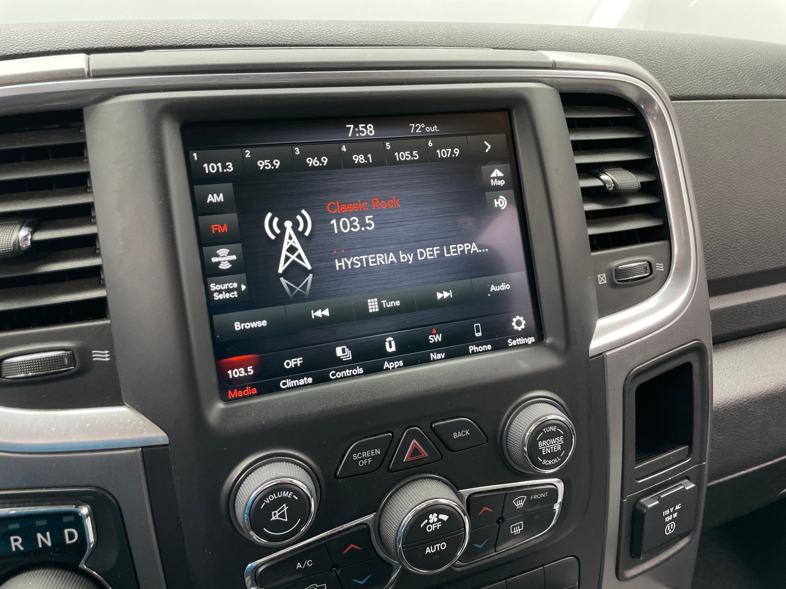 Thumbnail: 2022 RAM 1500 Classic - 4