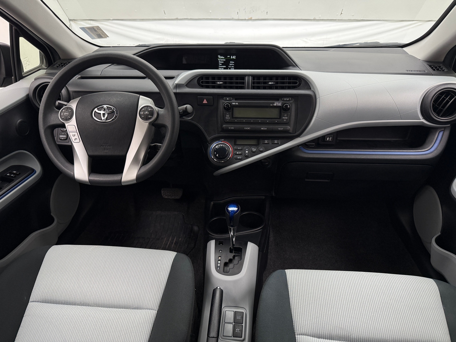Thumbnail: 2012 Toyota Prius c - 3