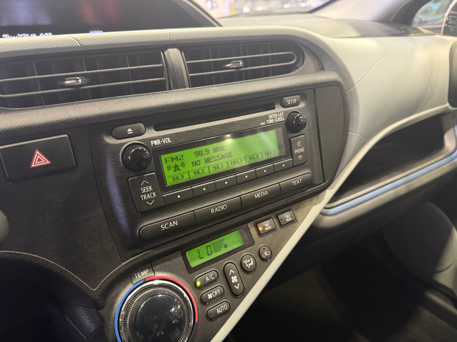 Thumbnail: 2012 Toyota Prius c - 4