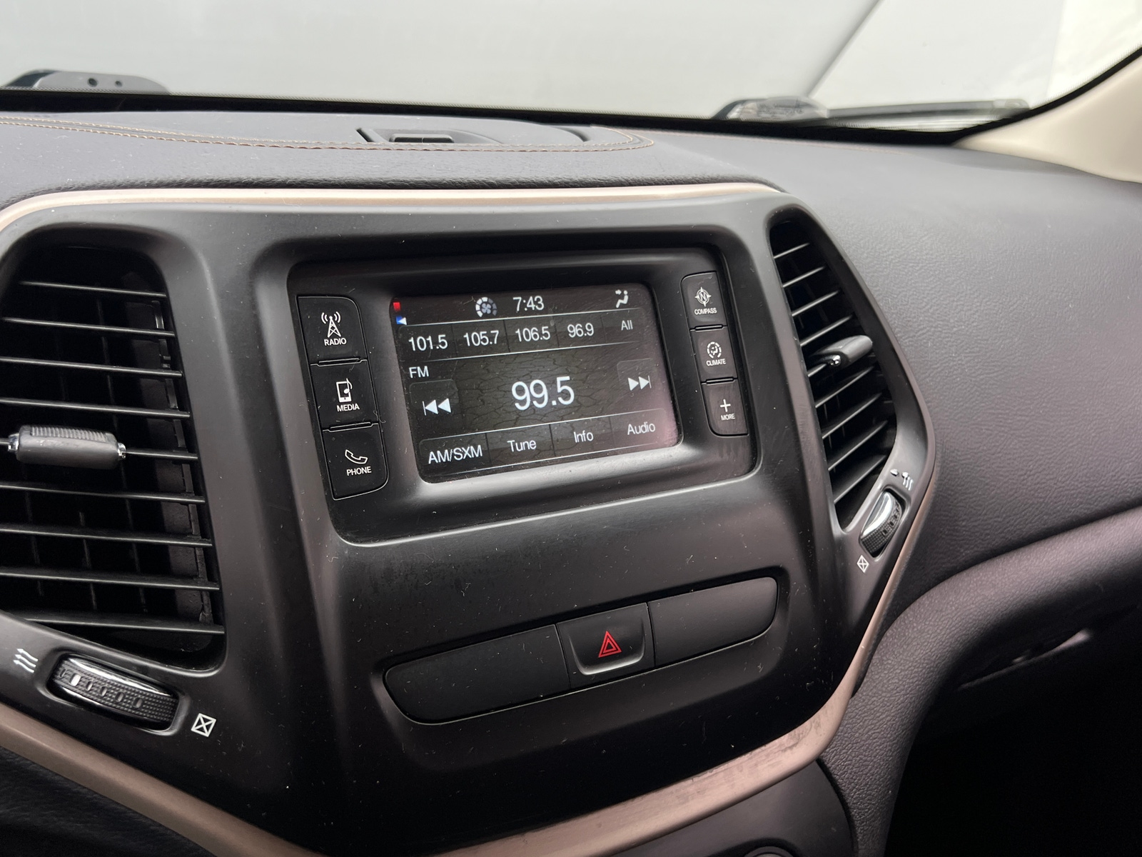 Thumbnail: 2017 Jeep Cherokee - 3