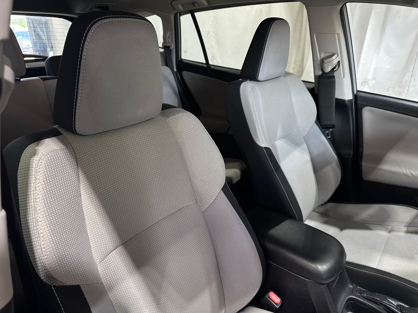 Thumbnail: 2016 Toyota RAV4 - 2