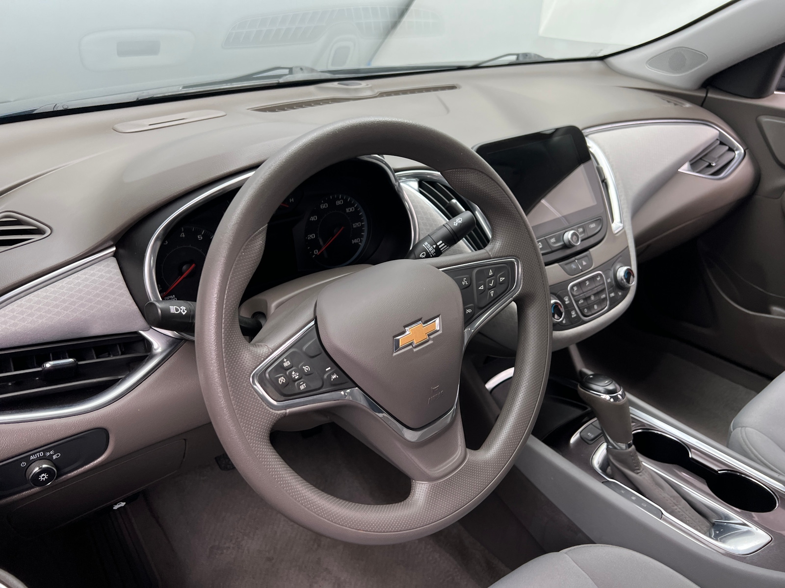 Thumbnail: 2020 Chevrolet Malibu - 5
