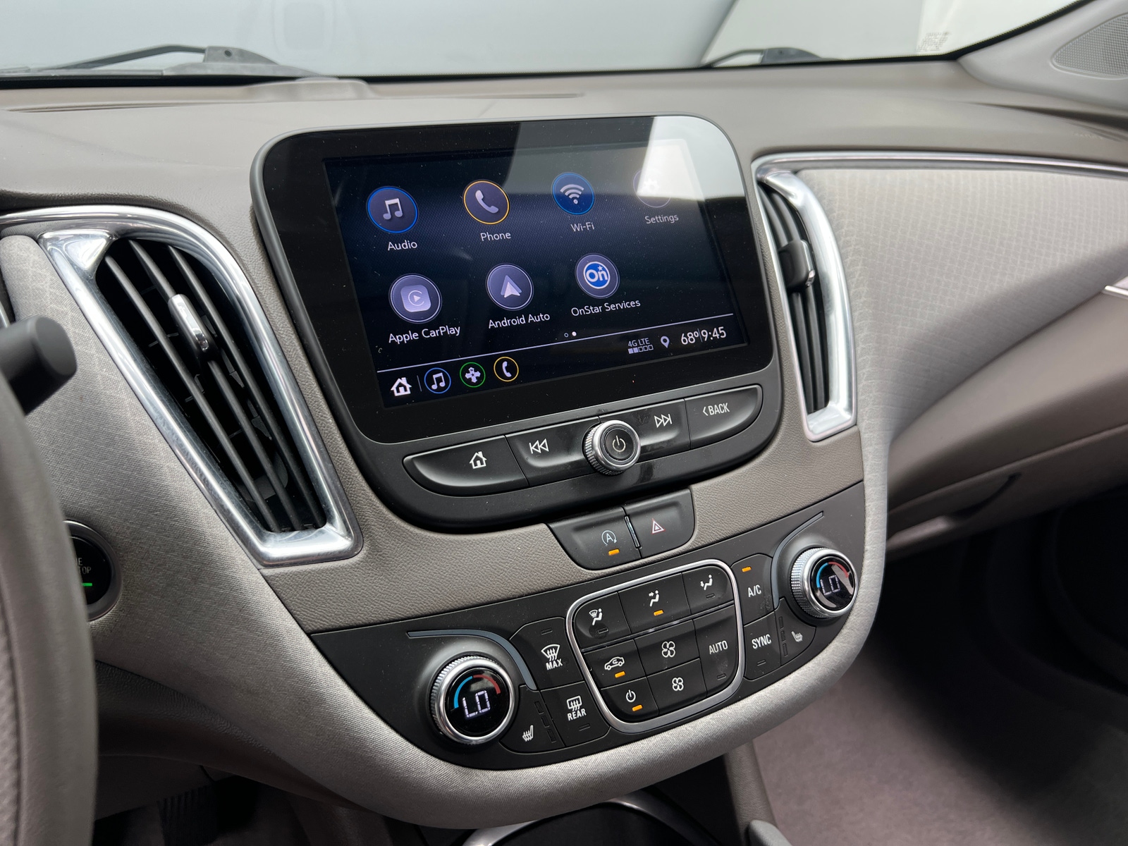 Thumbnail: 2020 Chevrolet Malibu - 4