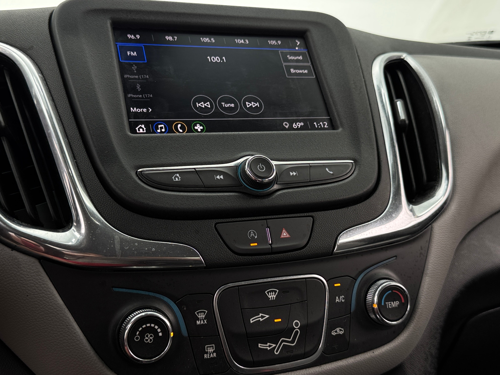 Thumbnail: 2023 Chevrolet Equinox - 4