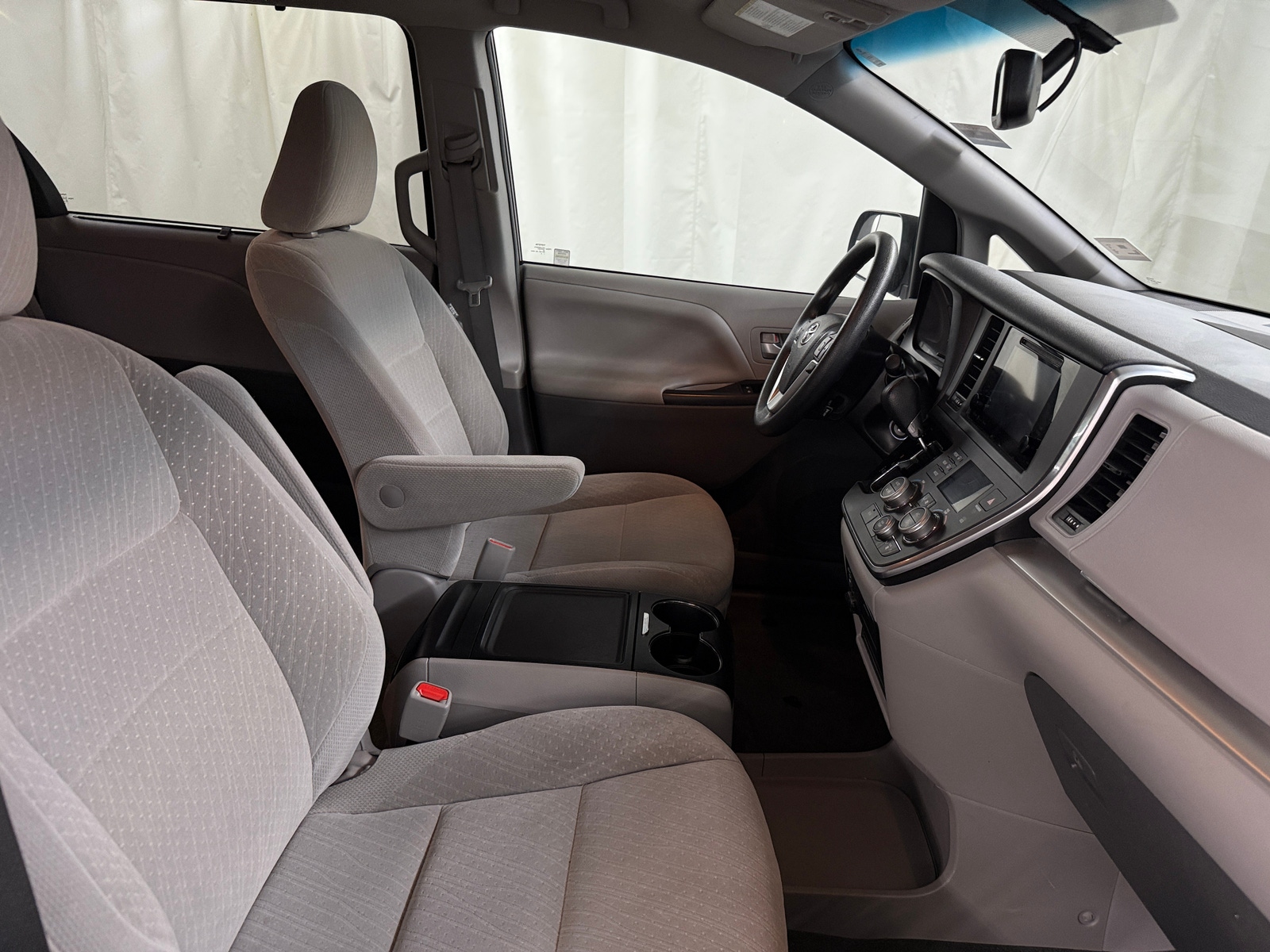 Thumbnail: 2017 Toyota Sienna - 2