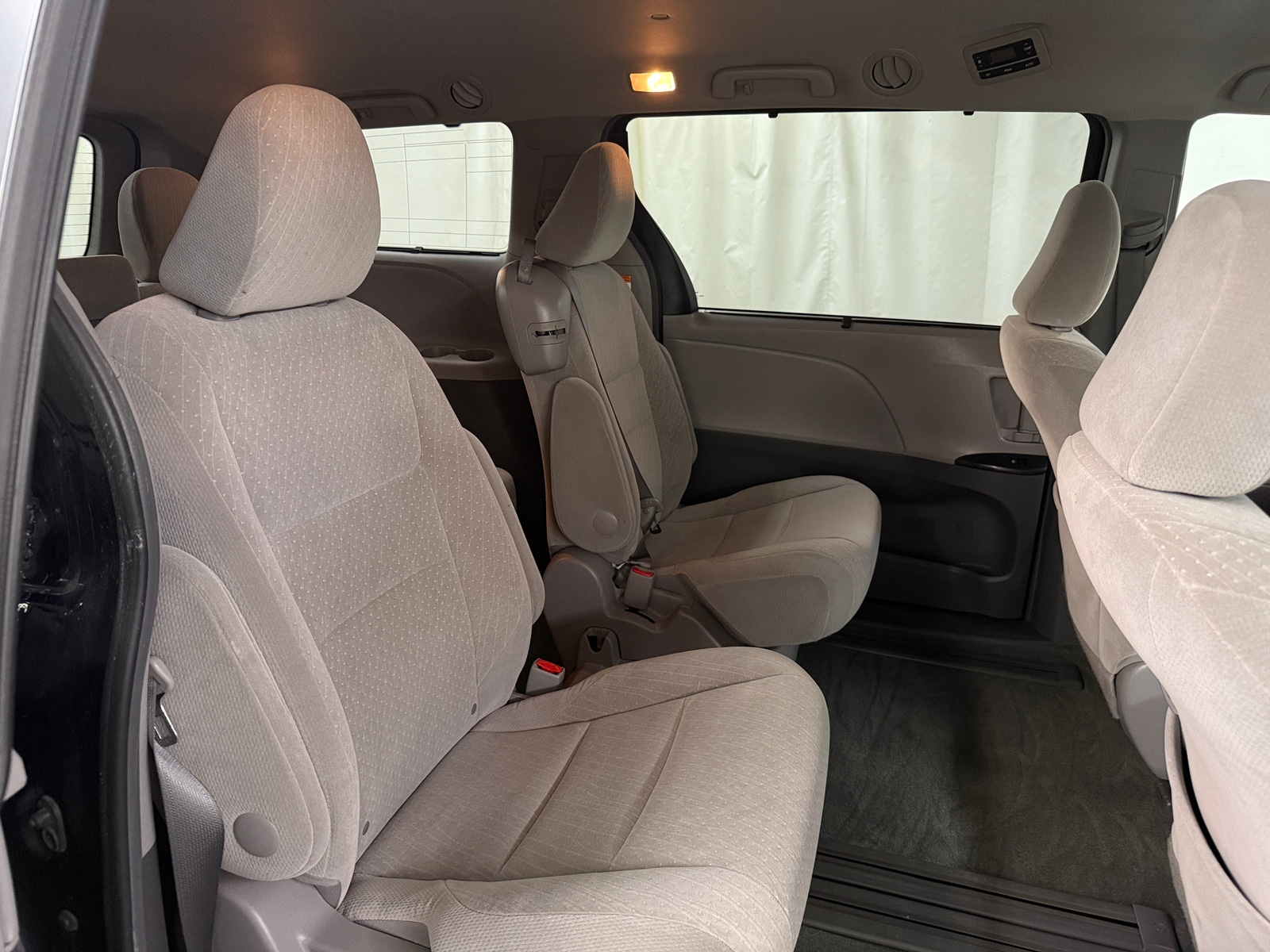 Thumbnail: 2017 Toyota Sienna - 6