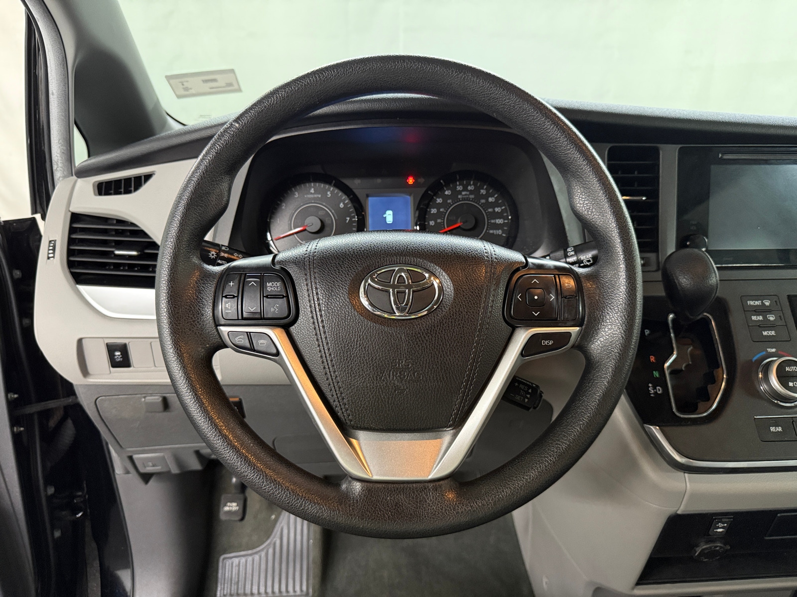Thumbnail: 2017 Toyota Sienna - 5