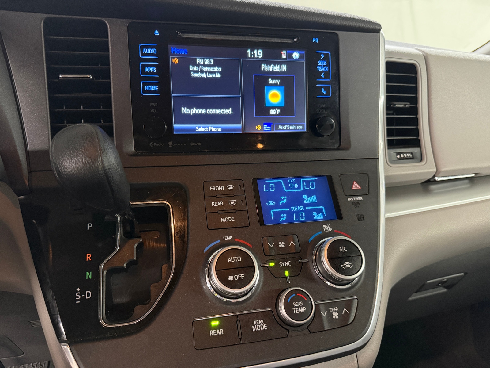 Thumbnail: 2017 Toyota Sienna - 4