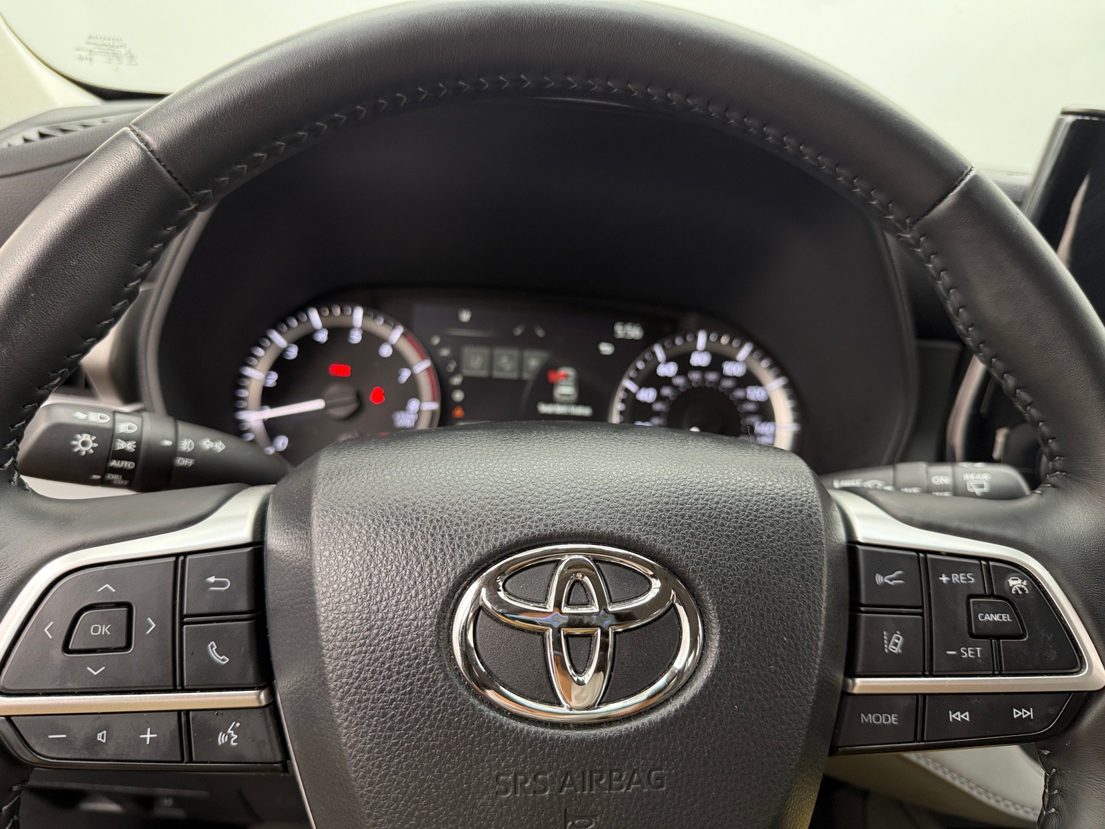 Thumbnail: 2023 Toyota Highlander - 5