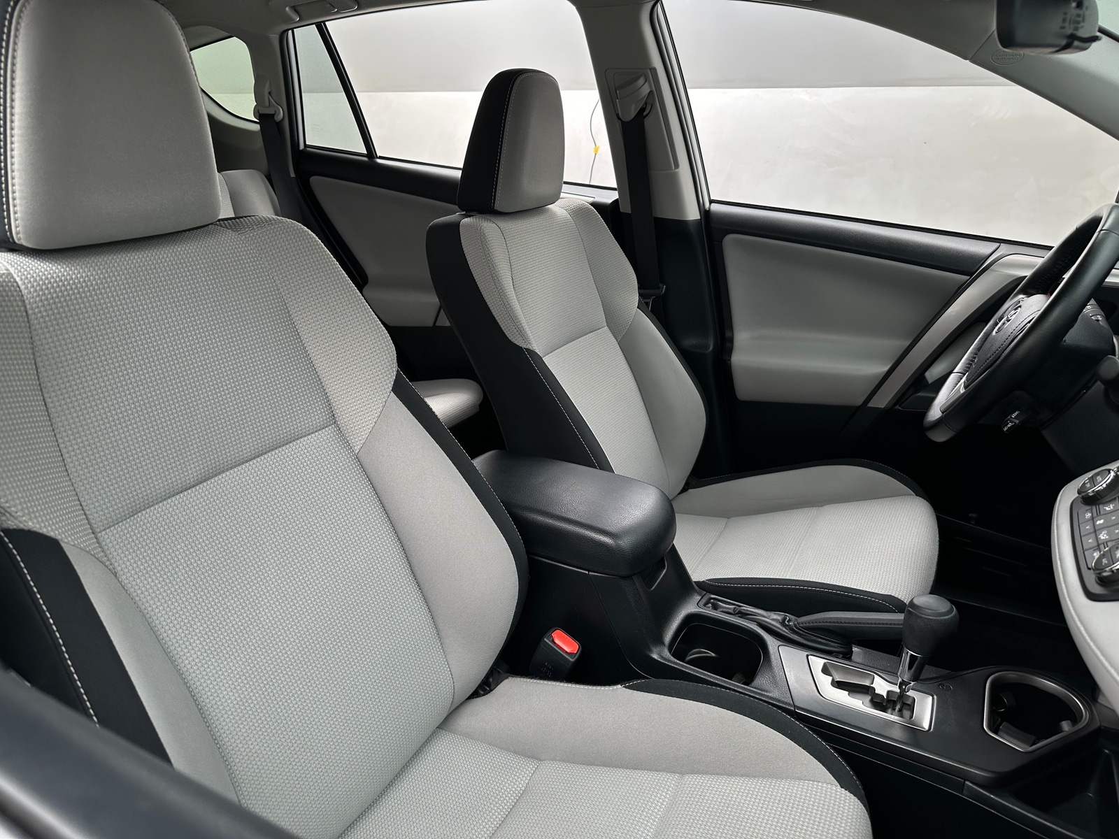 Thumbnail: 2018 Toyota RAV4 - 2