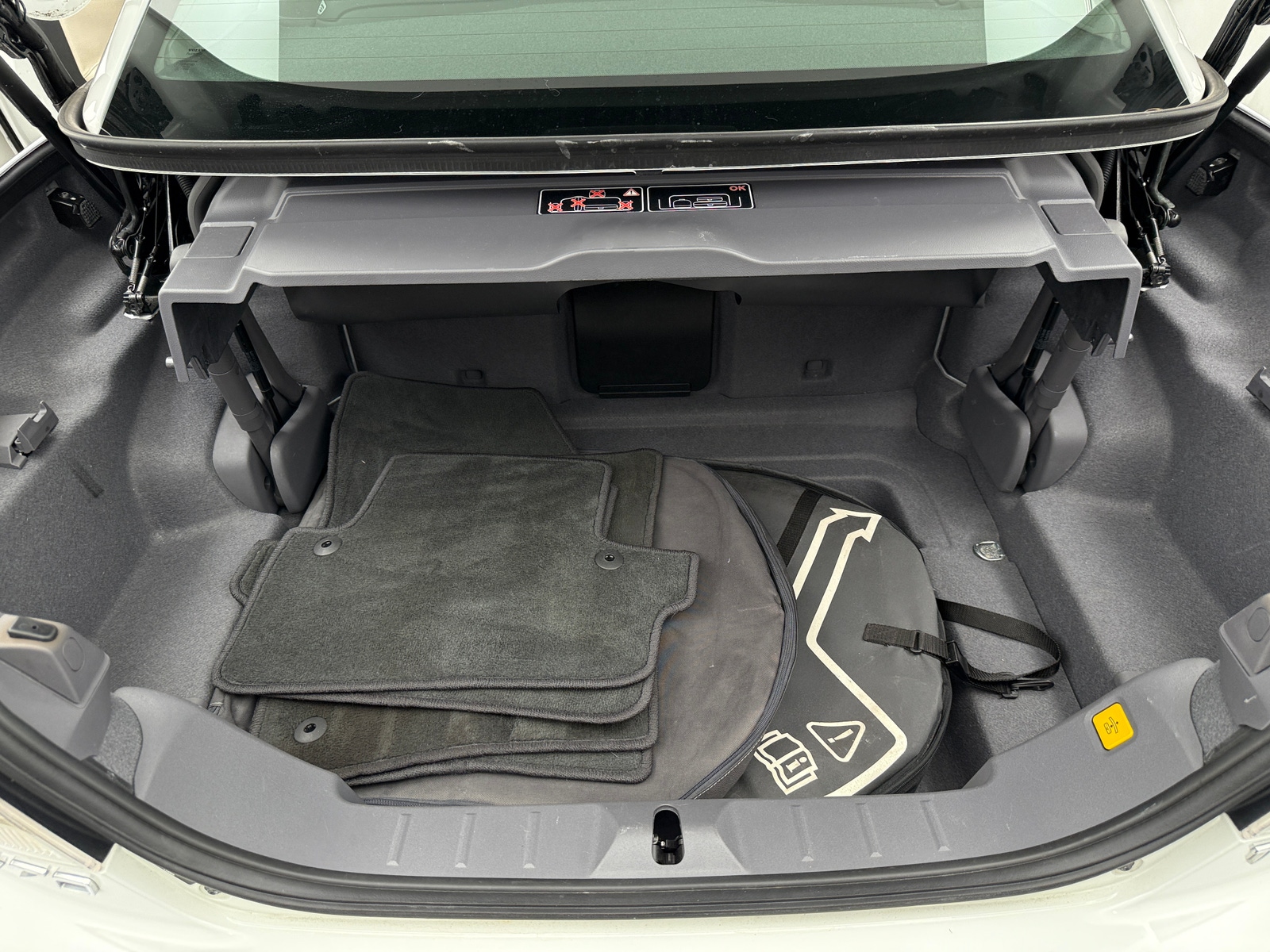 Thumbnail: 2013 Volvo C70 - 6
