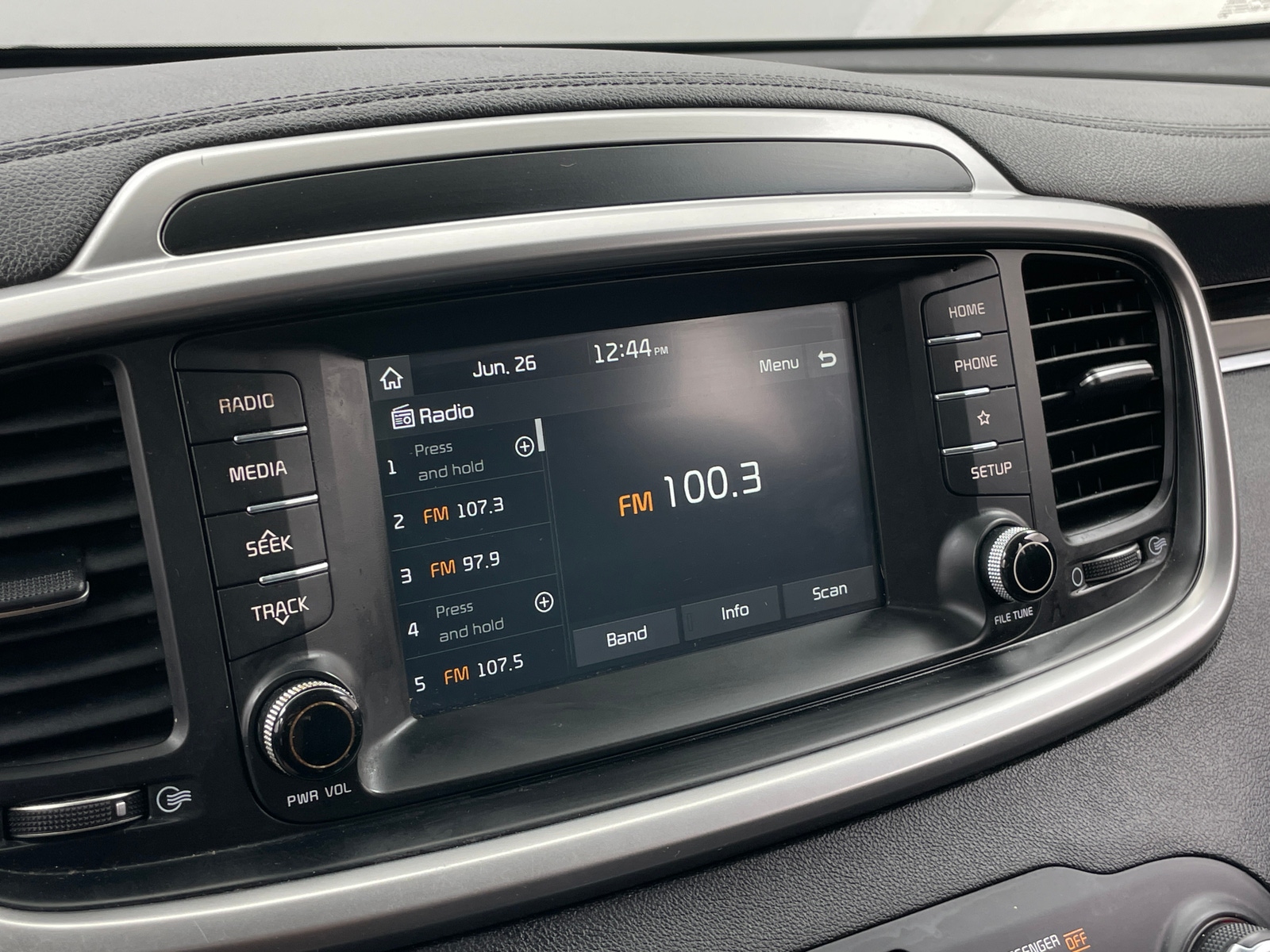 Thumbnail: 2020 Kia Sorento - 4