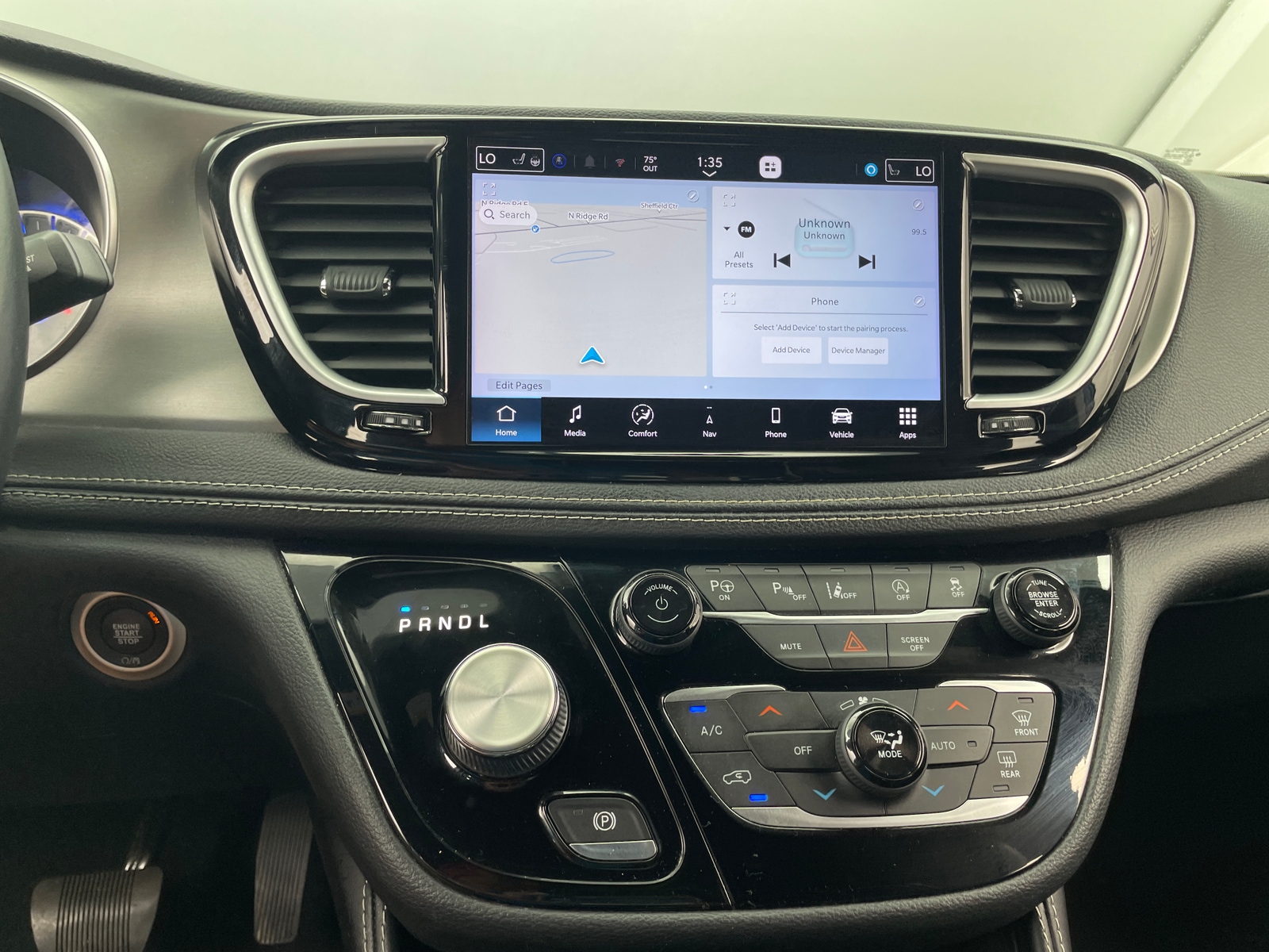 Thumbnail: 2021 Chrysler Pacifica - 3