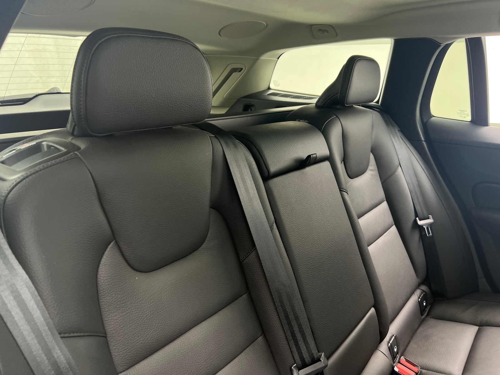 Thumbnail: 2022 Volvo V60 - 5