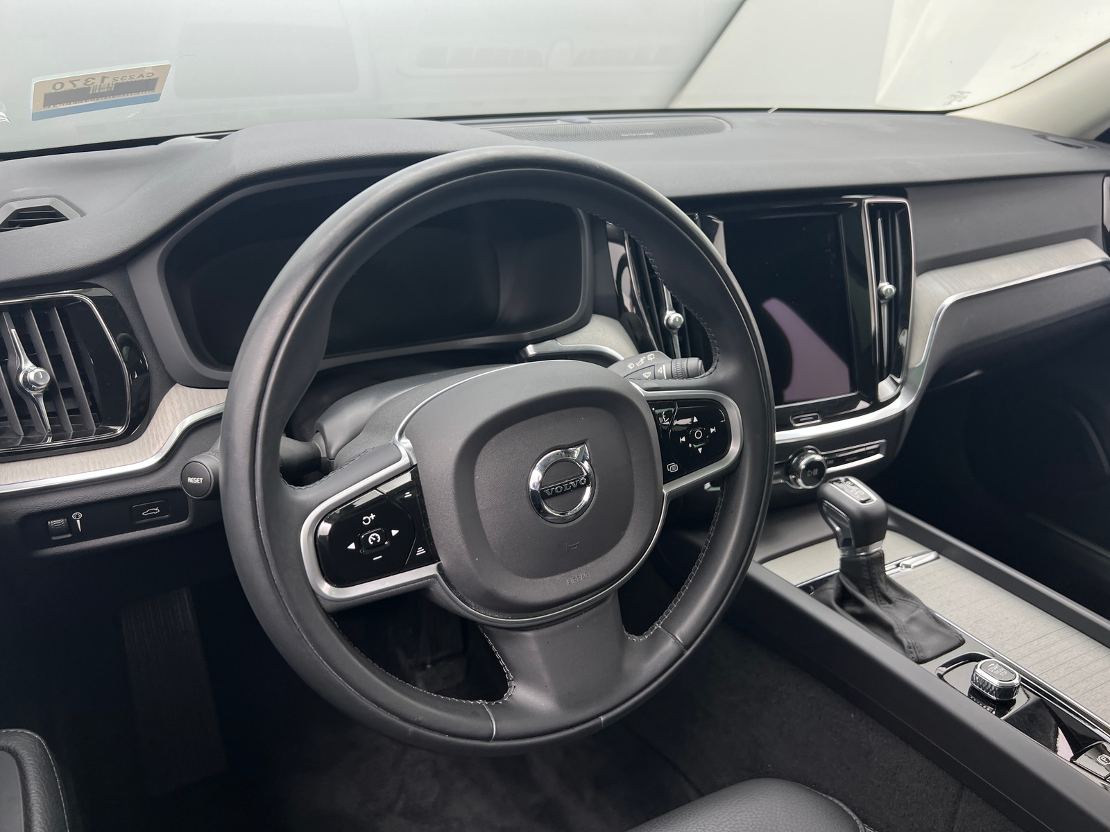 Thumbnail: 2022 Volvo V60 - 4
