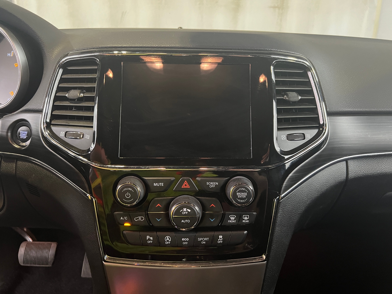 Thumbnail: 2022 Jeep Grand Cherokee - 3