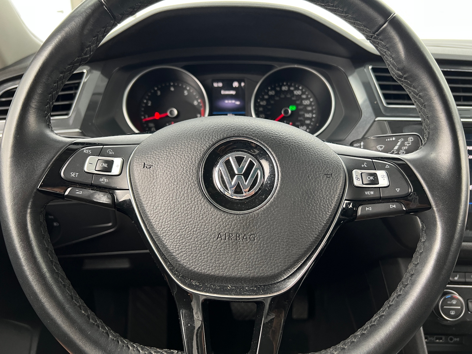 Thumbnail: 2019 Volkswagen Tiguan - 4