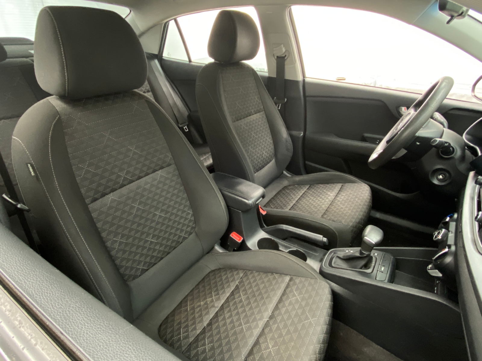 Thumbnail: 2020 Kia Rio - 2
