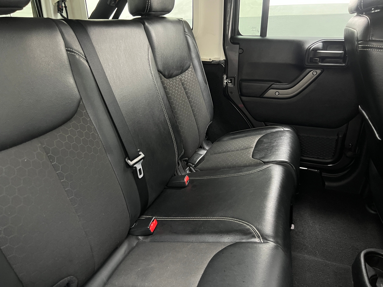 Thumbnail: 2016 Jeep Wrangler - 6