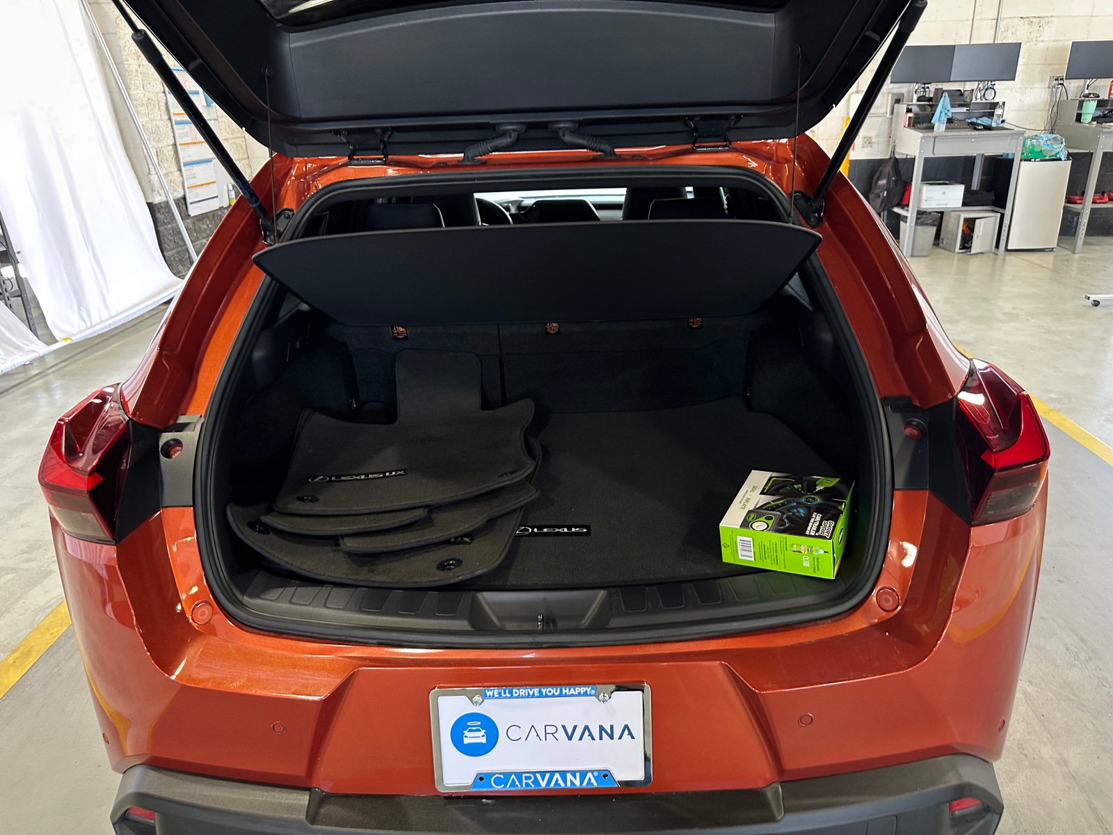 Thumbnail: 2023 Lexus UX - 6