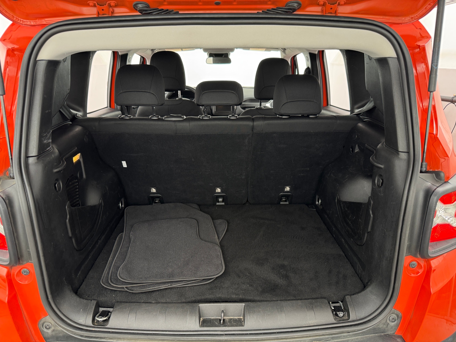Thumbnail: 2020 Jeep Renegade - 7