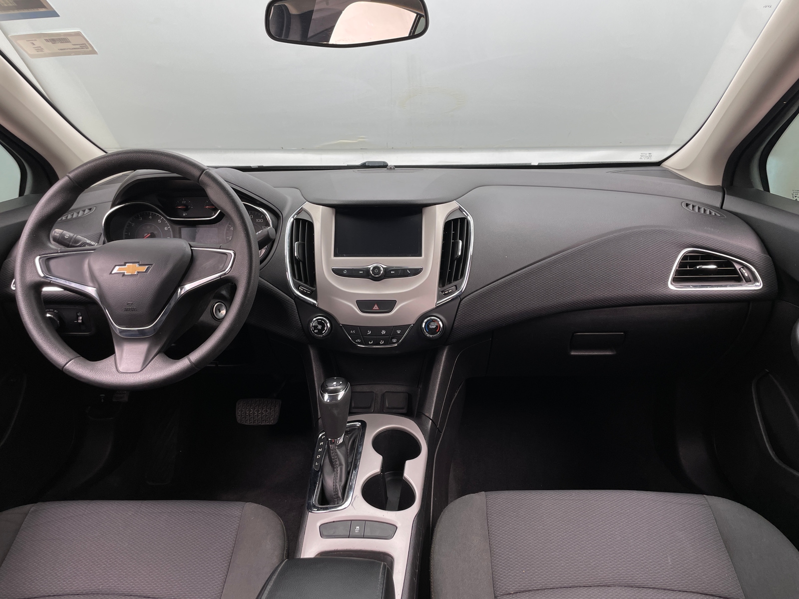 Thumbnail: 2018 Chevrolet Cruze - 3