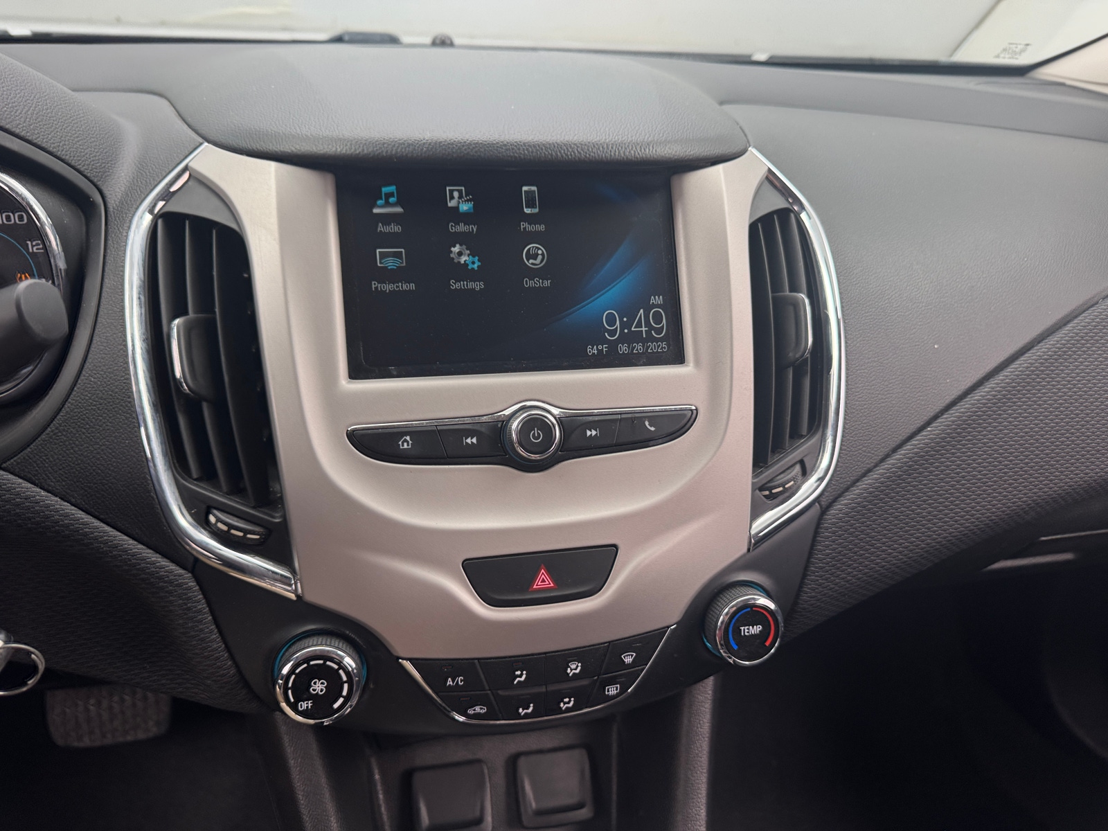 Thumbnail: 2018 Chevrolet Cruze - 4