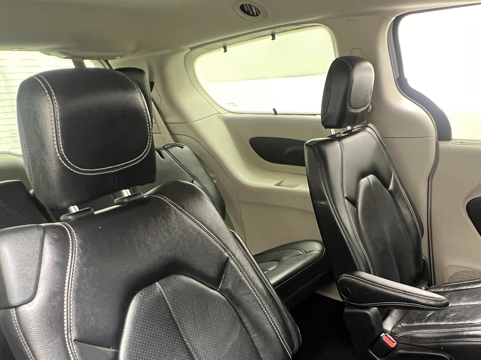 Thumbnail: 2022 Chrysler Pacifica - 5