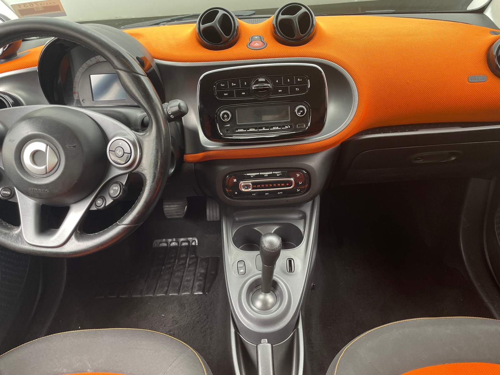 Thumbnail: 2017 smart fortwo - 3