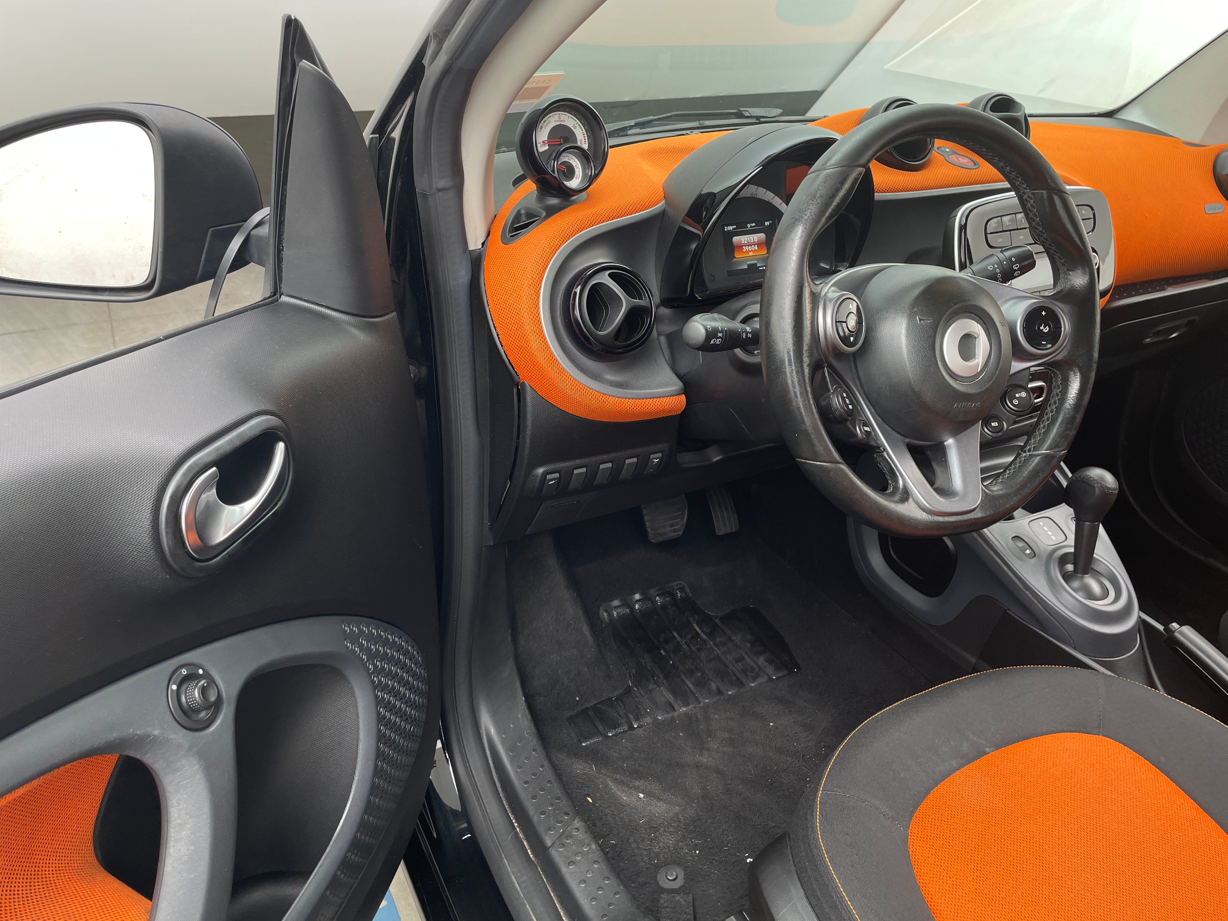 Used 2017 smart fortwo passion with VIN WMEFJ9BA6HK237711 for sale in Oak Creek, WI