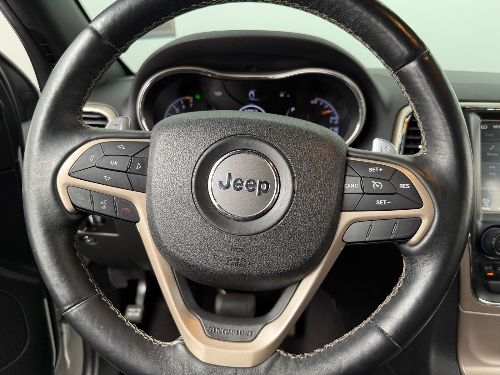 Thumbnail: 2017 Jeep Grand Cherokee - 4